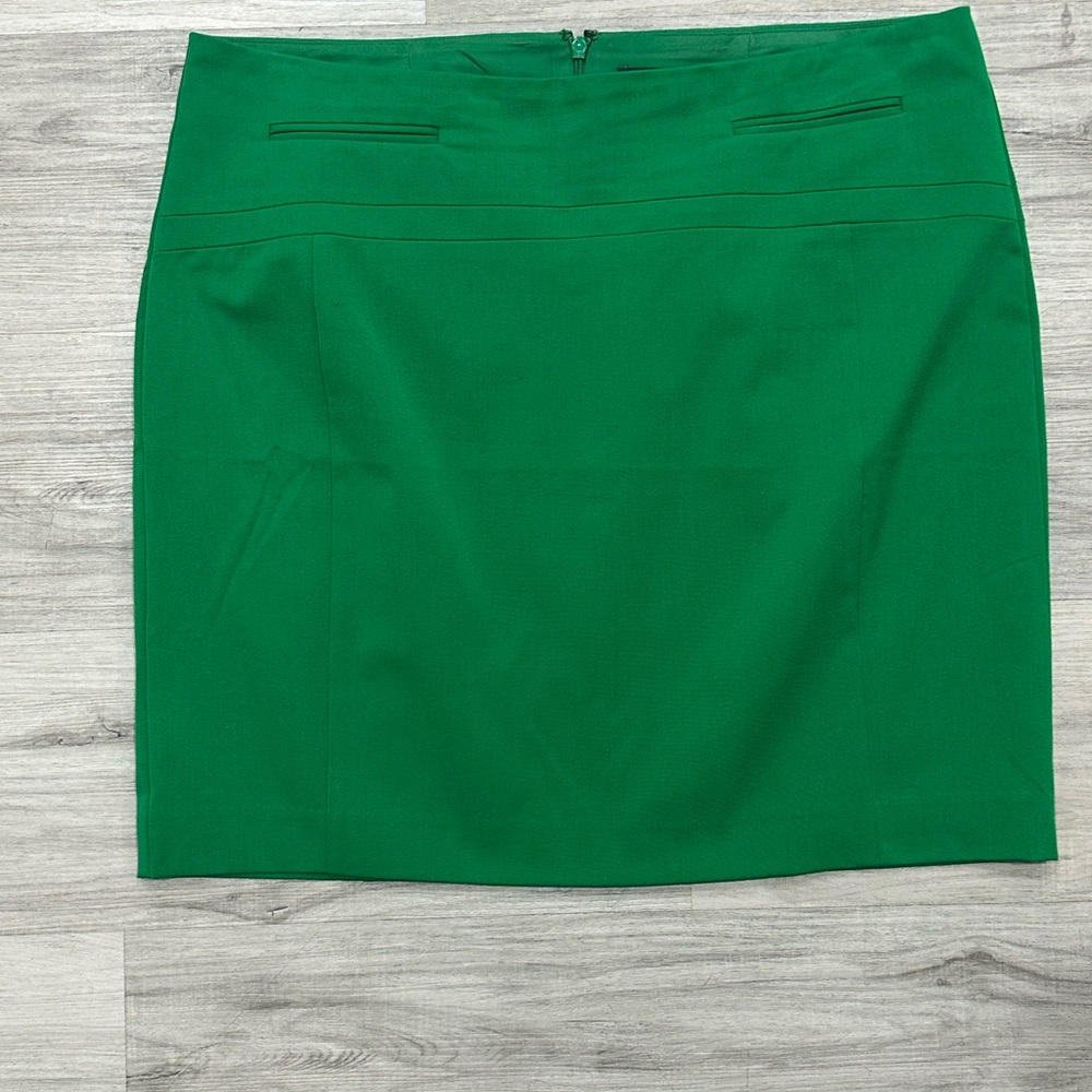 Like new size 12 EXPRESS dress/business skirt